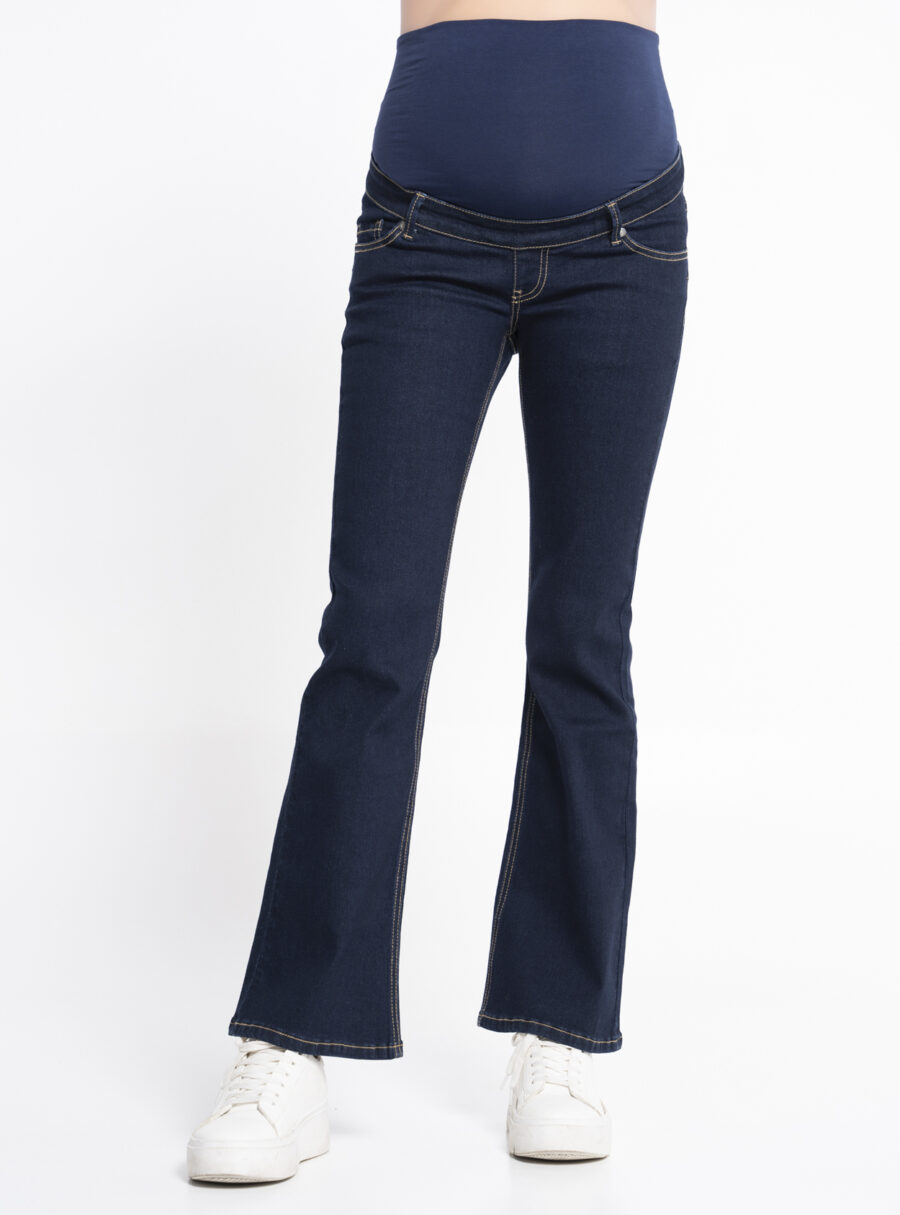 Jeans premamá flared en indigo oscuro - Imagen 3