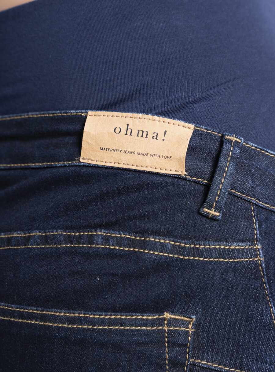 Jeans premamá flared en indigo oscuro - Imagen 8