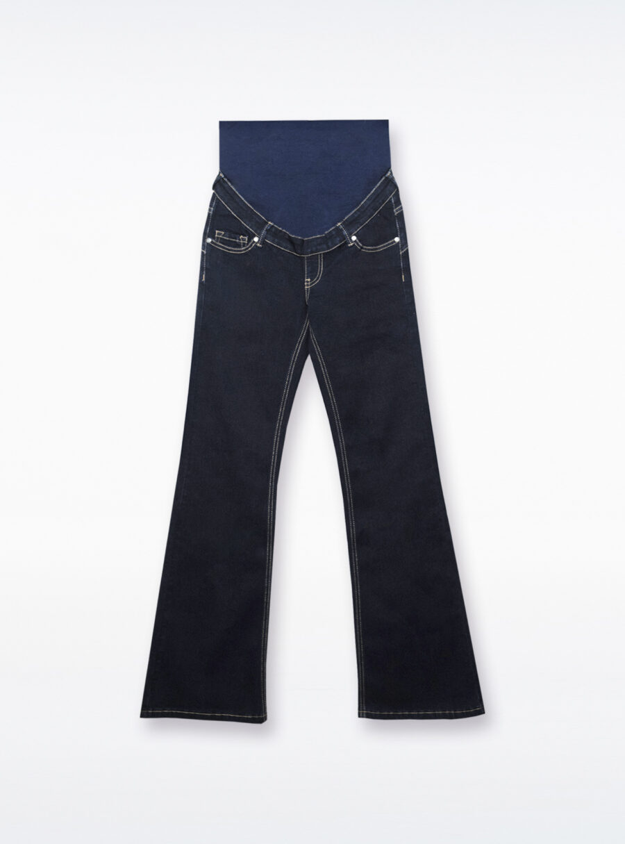 Jeans premamá flared en indigo oscuro - Imagen 9