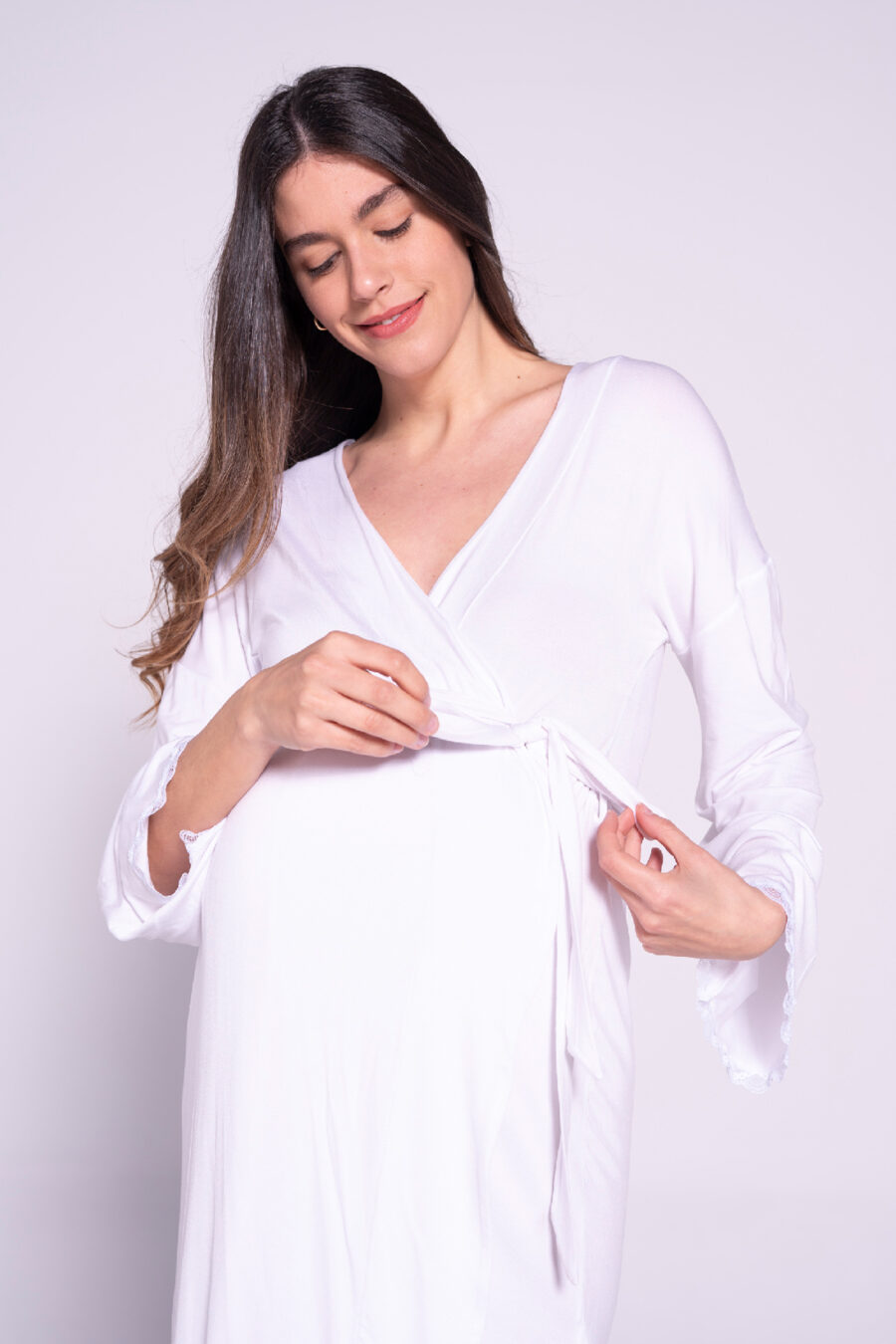 Bata premama con detalles de blonda