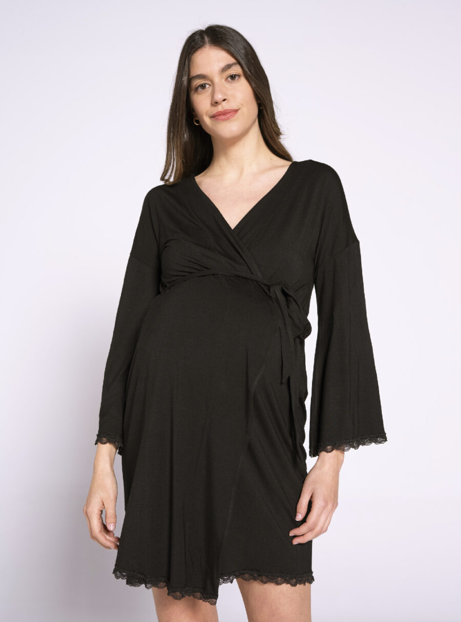 Bata premamá con encaje a tono