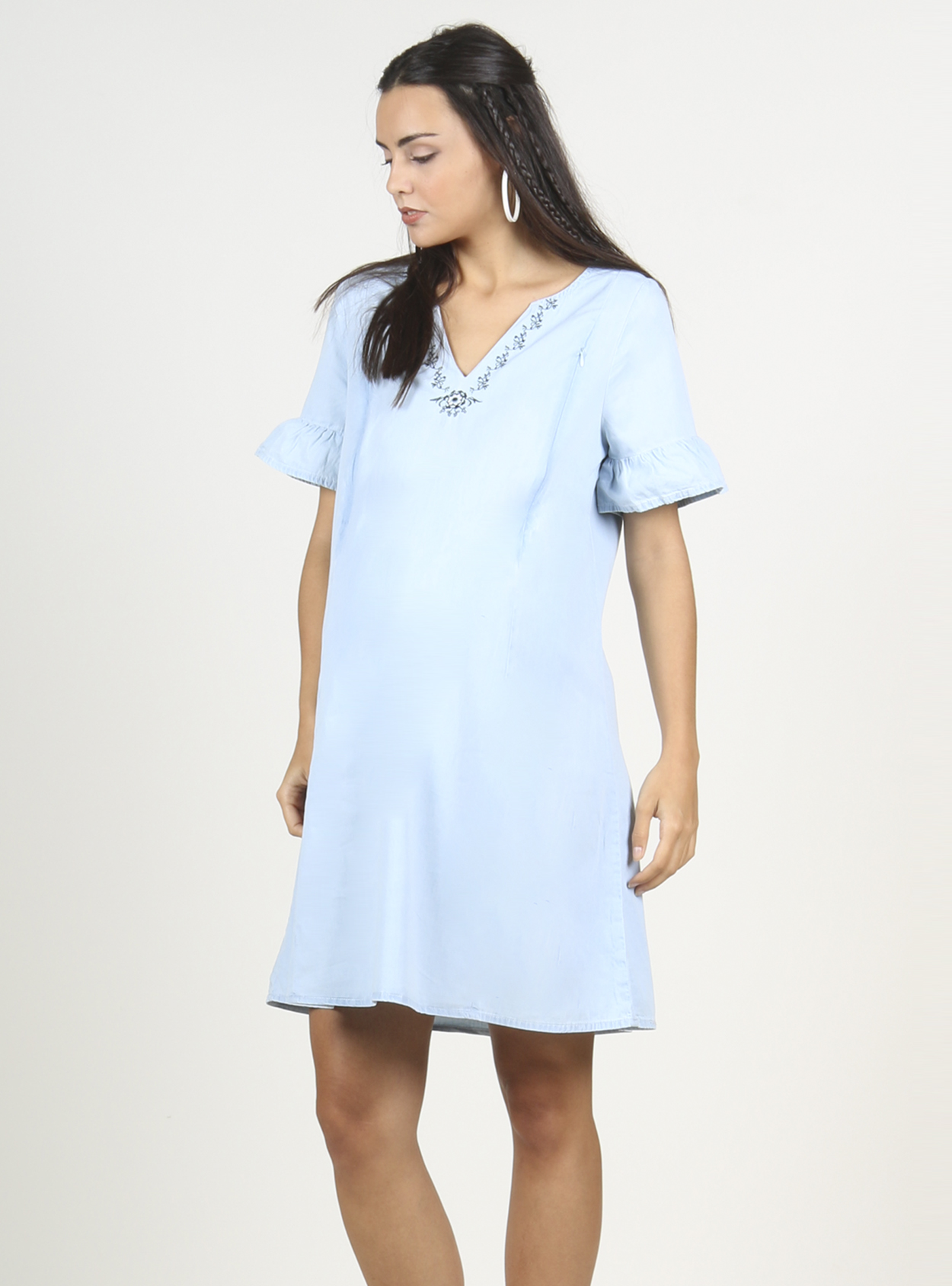 Vestido de lactancia tejano con bordado en escote